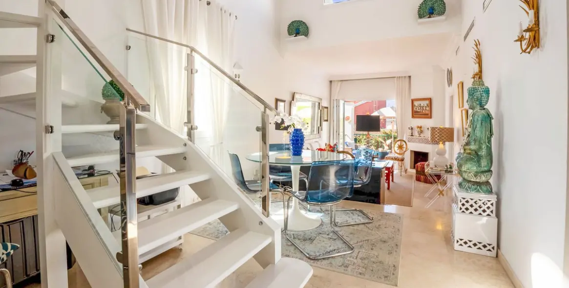 Sale of penthouse duplex in Marbesa 11
