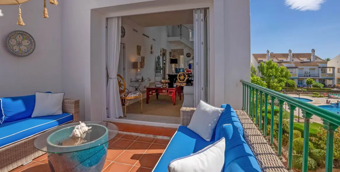 Sale of penthouse duplex in Marbesa 17