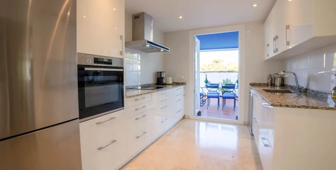 Sale of penthouse duplex in Marbesa 18