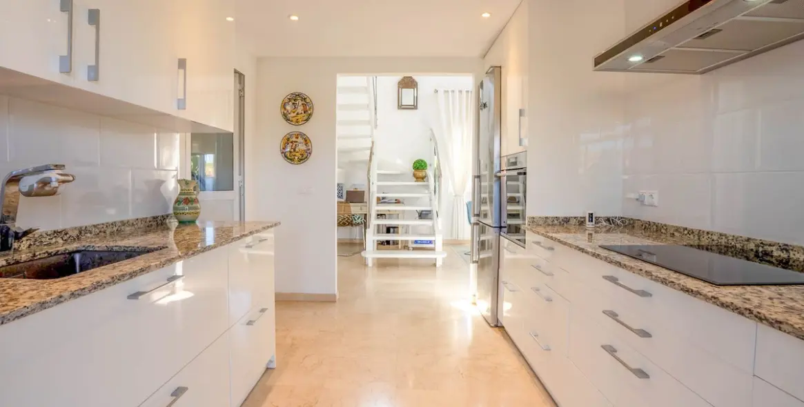 Sale of penthouse duplex in Marbesa 19