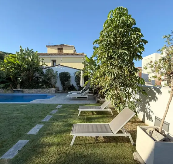 Продажа  отдельно стоящей виллы в Casares