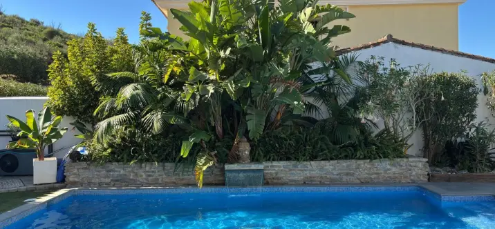 Продажа  отдельно стоящей виллы в Casares 1