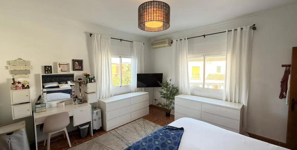 Продажа  отдельно стоящей виллы в Casares 11