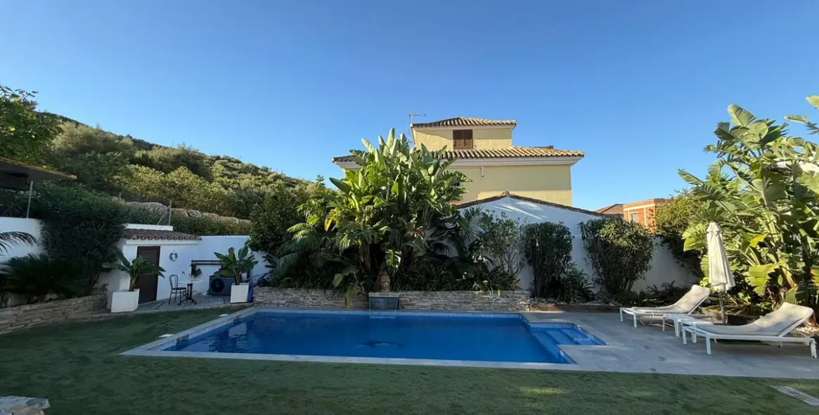 Sale of detached villa in Casares 23