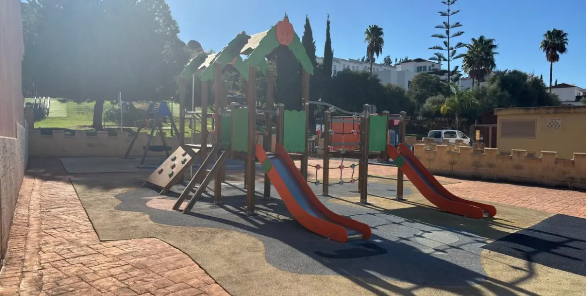 Sale of detached villa in Casares 32