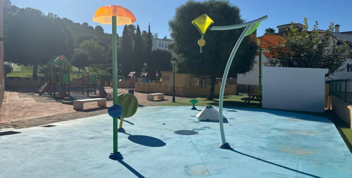 Sale of detached villa in Casares 33