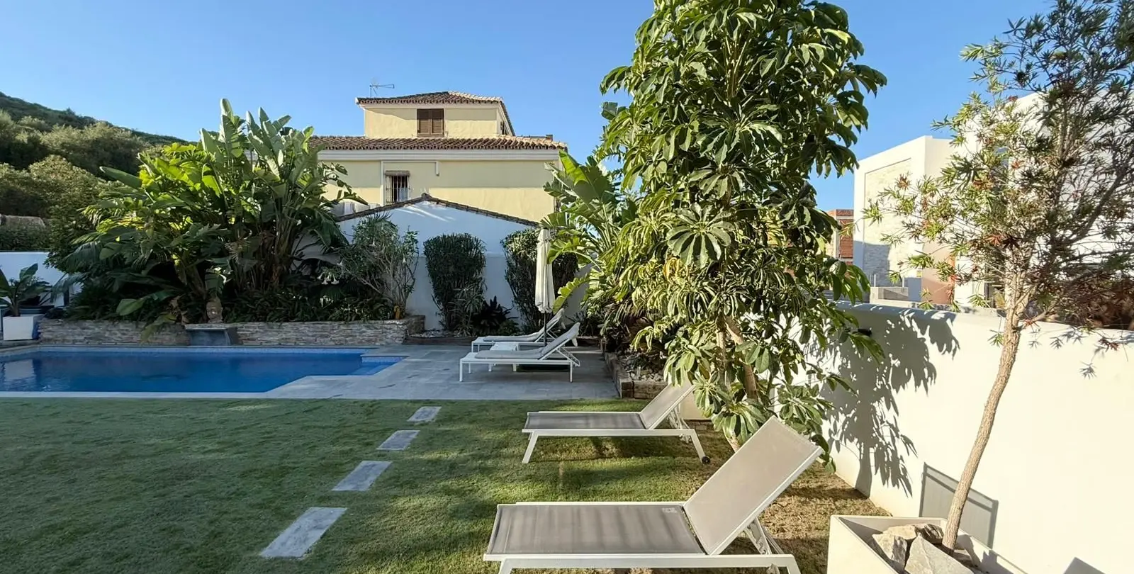 Sale of detached villa in Casares 1