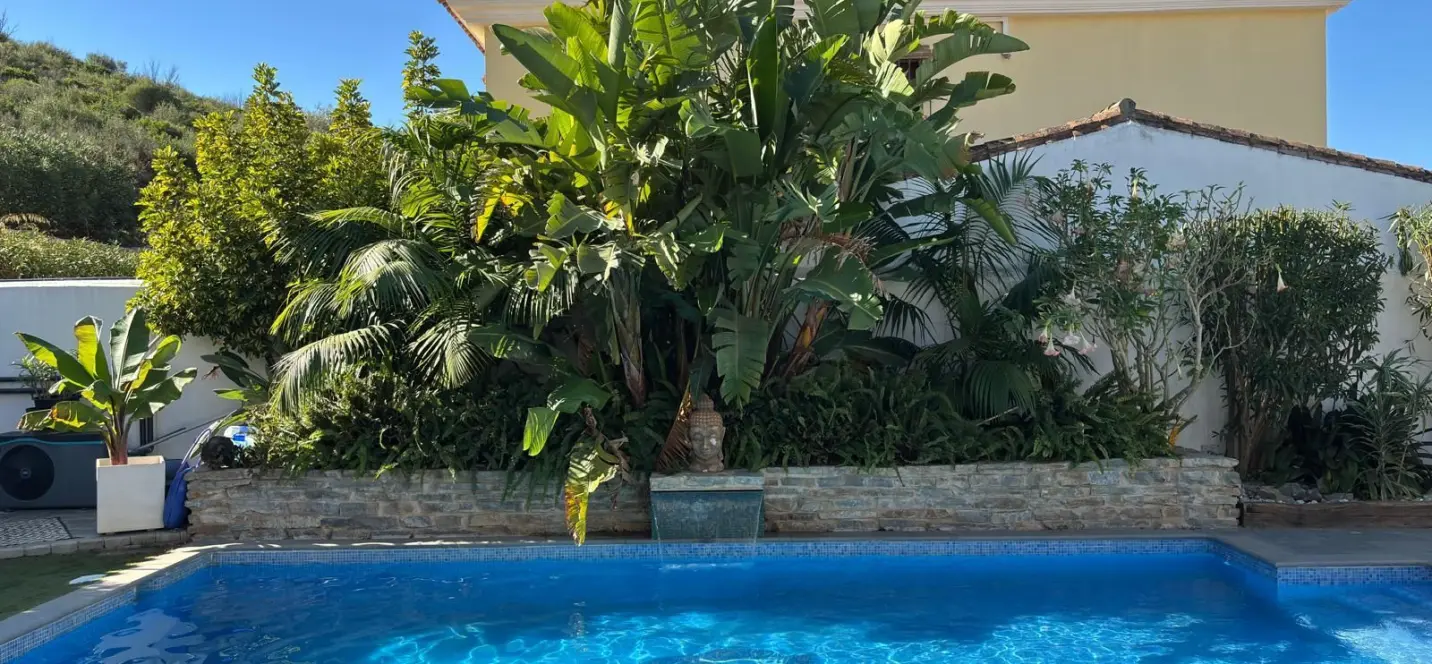 Venta de villa independiente en Casares 1