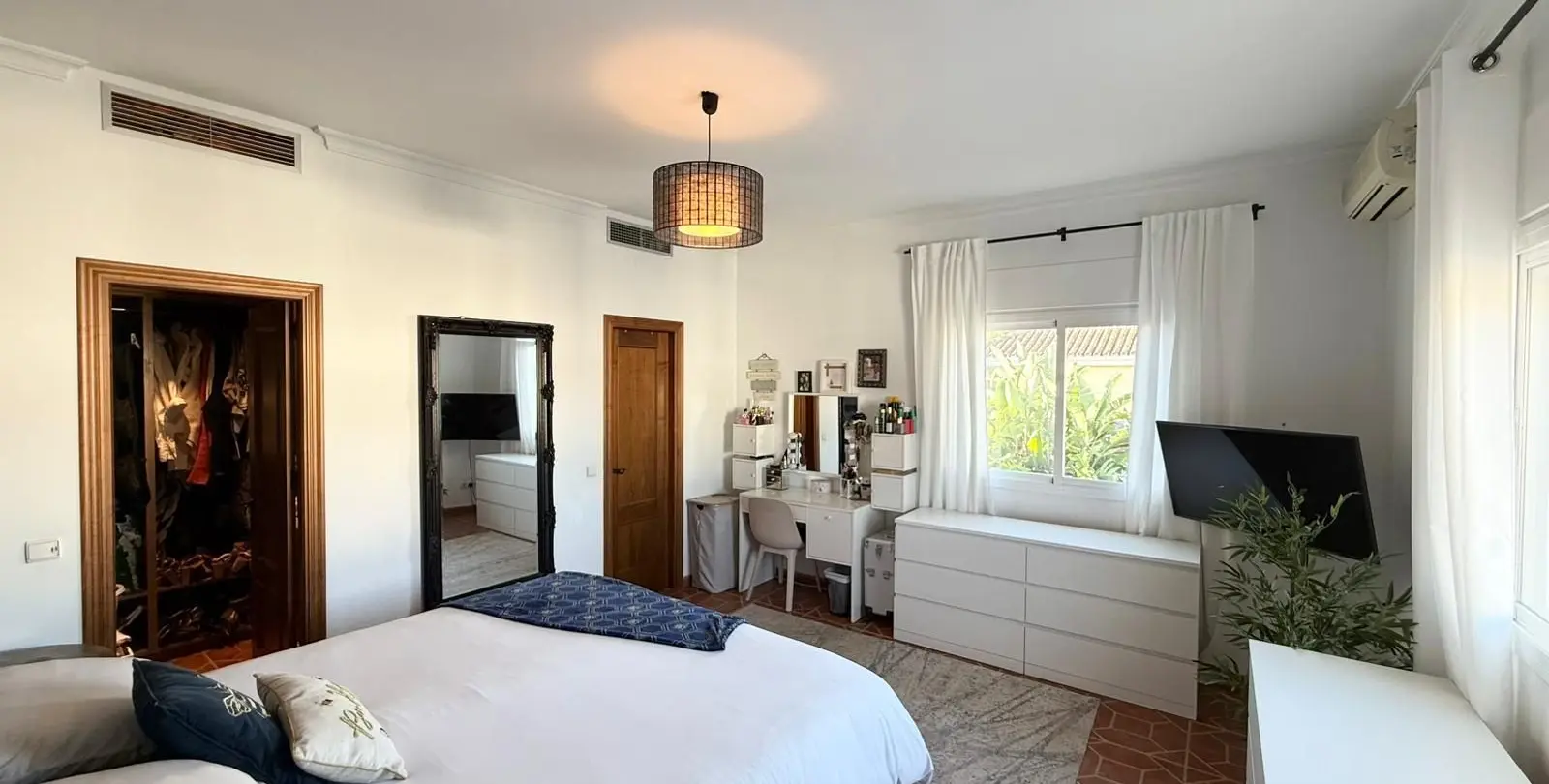 Sale of detached villa in Casares 10
