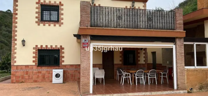 Sale of detached villa in Estepona 0