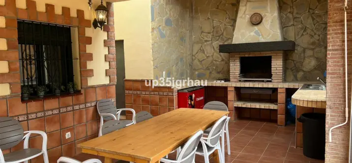 Sale of detached villa in Estepona 1