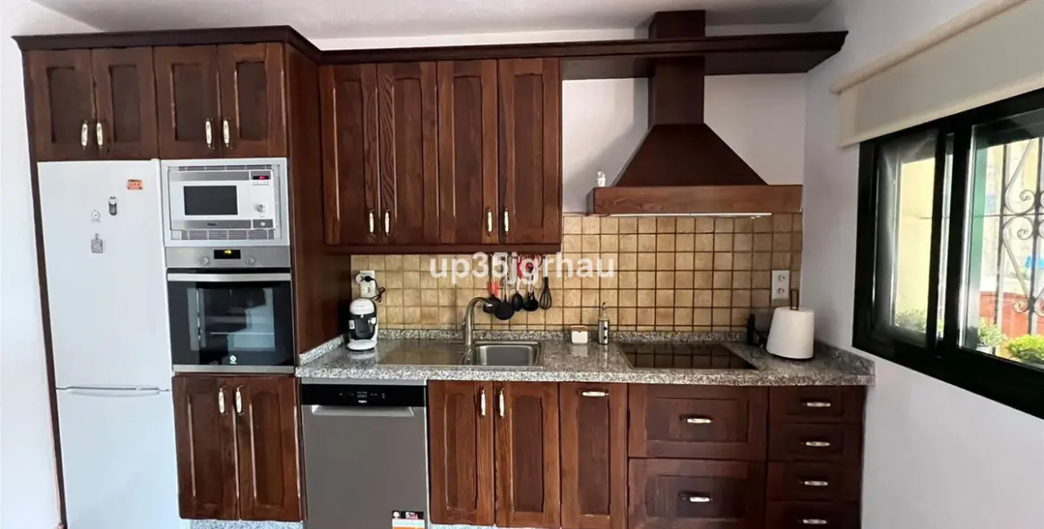 Sale of detached villa in Estepona 3