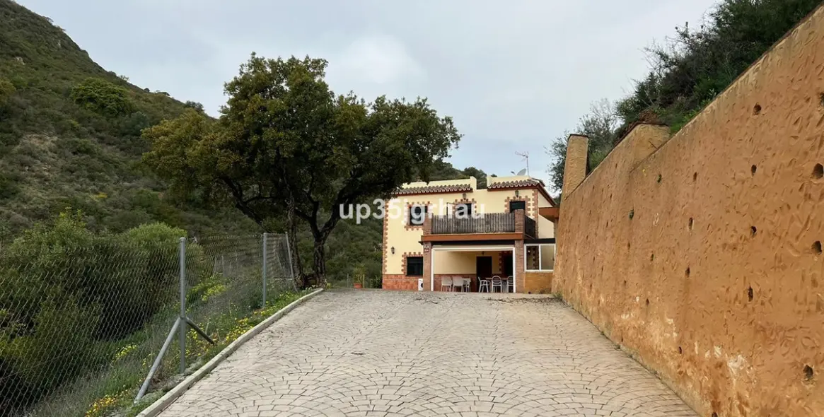 Sale of detached villa in Estepona 5