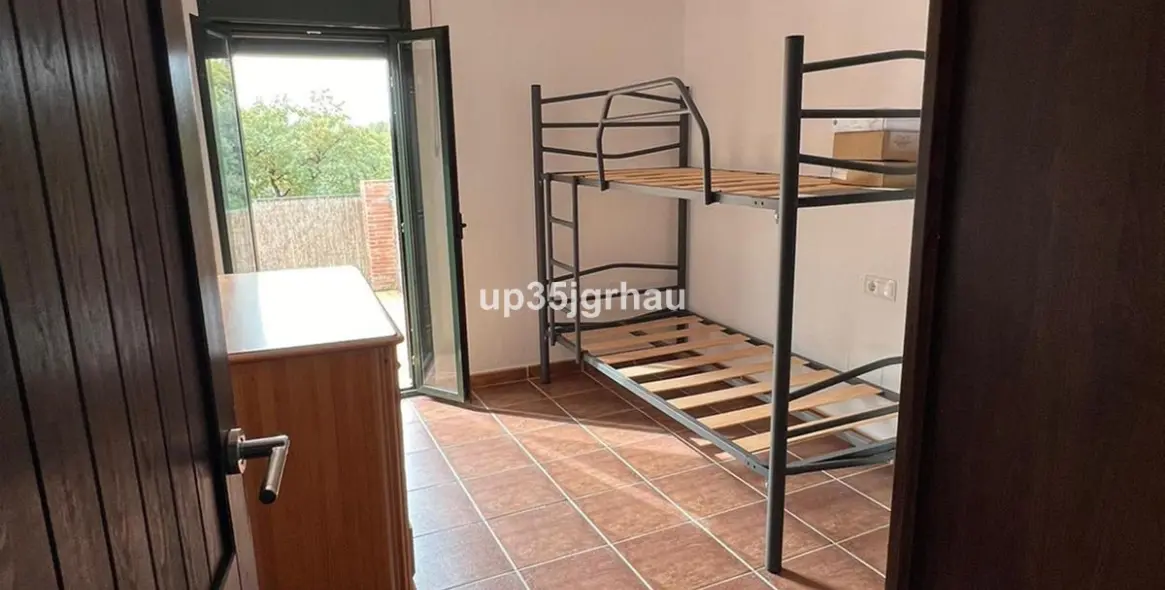 Sale of detached villa in Estepona 13