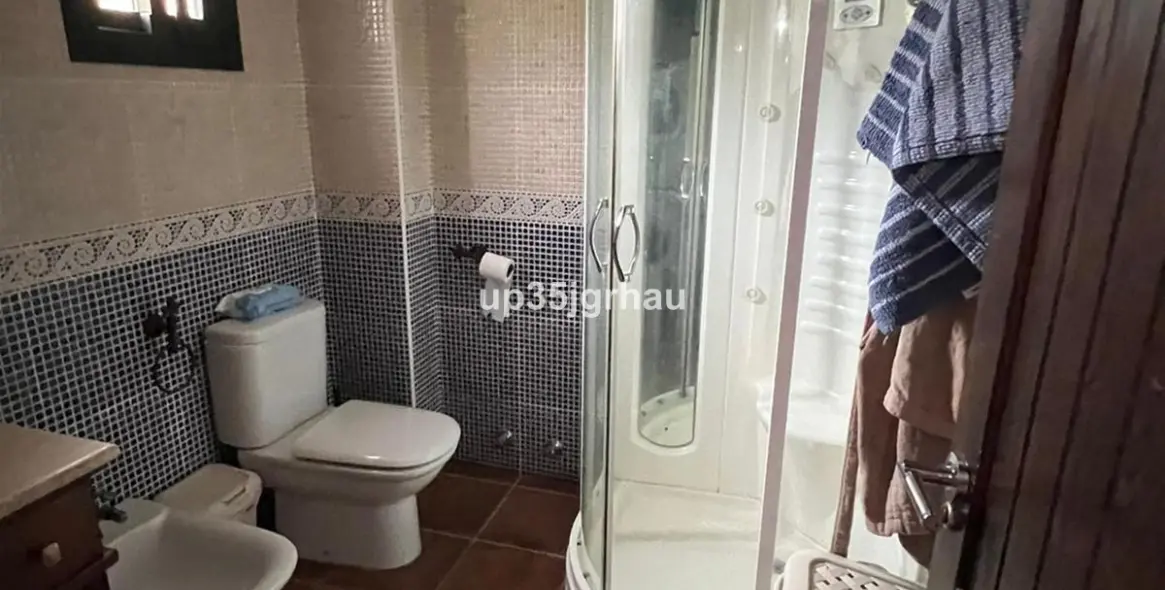 Sale of detached villa in Estepona 14