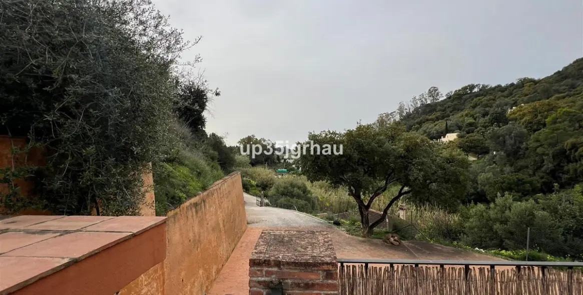 Sale of detached villa in Estepona 15