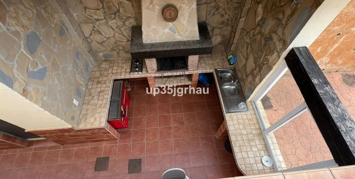 Sale of detached villa in Estepona 17