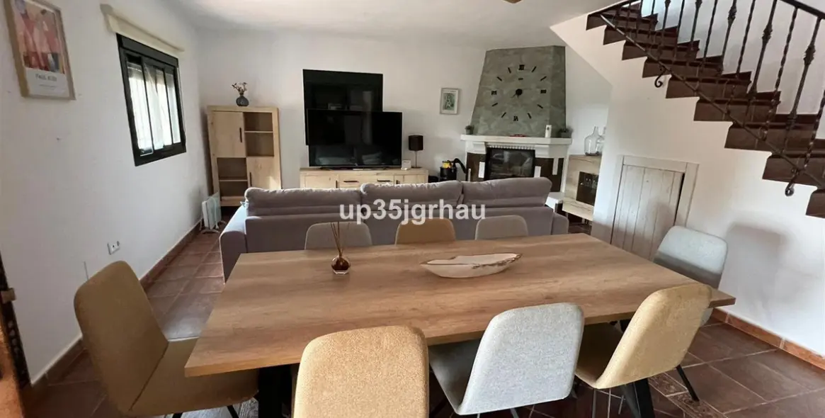 Продажа  отдельно стоящей виллы в Estepona 8