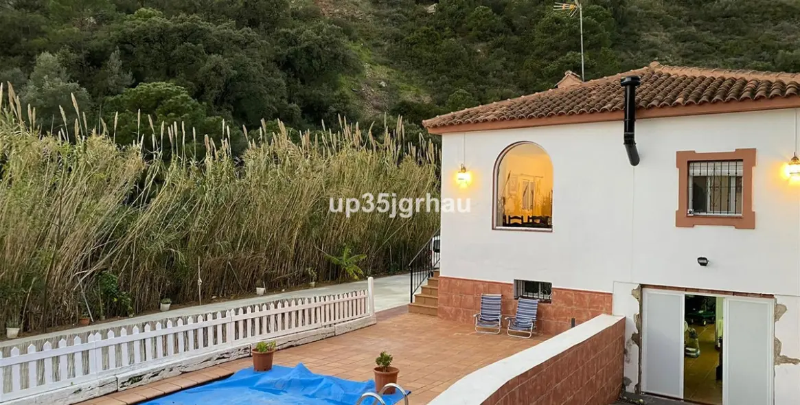 Продажа  отдельно стоящей виллы в Estepona 35