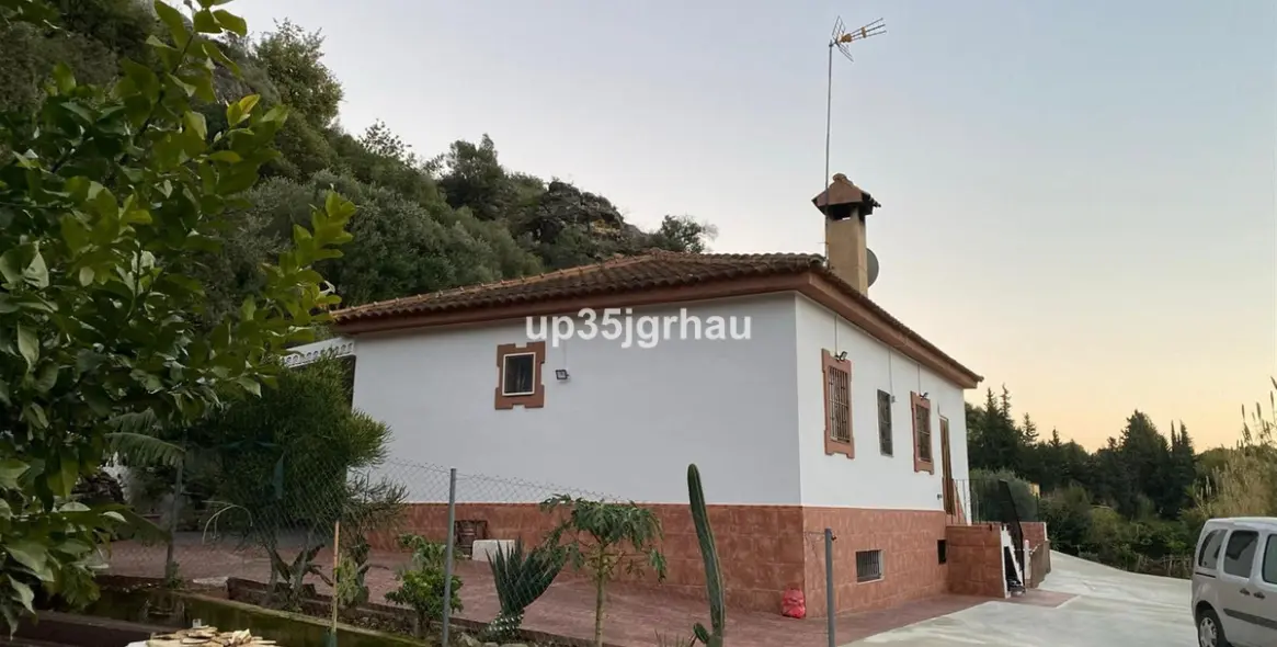 Продажа  отдельно стоящей виллы в Estepona 36