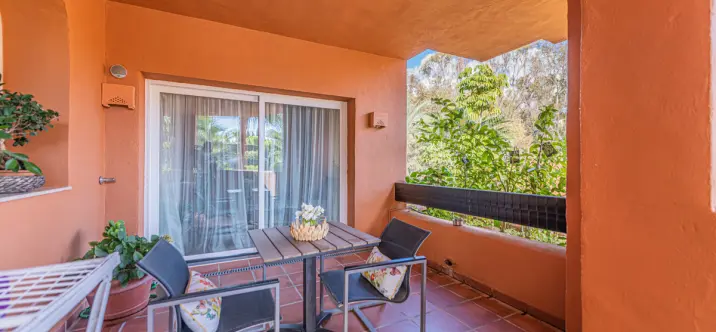 Sale of middle floor apartment in Nueva Andalucía 1