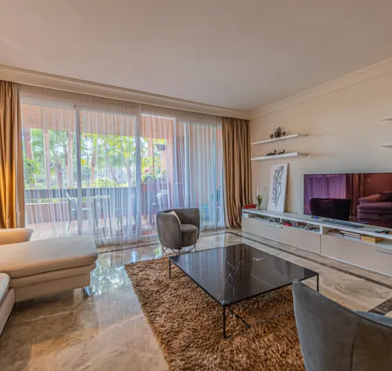 Sale of middle floor apartment in Nueva Andalucía