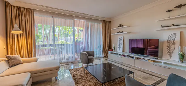 Sale of middle floor apartment in Nueva Andalucía 2