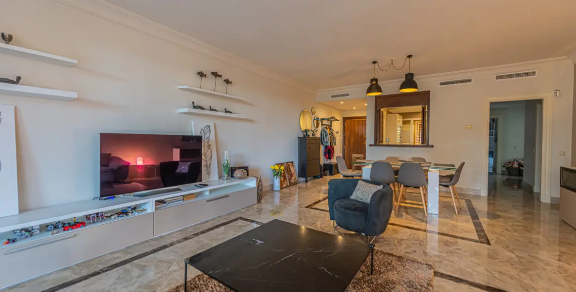 Sale of middle floor apartment in Nueva Andalucía 5