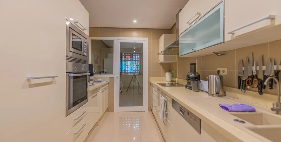 Sale of middle floor apartment in Nueva Andalucía 8