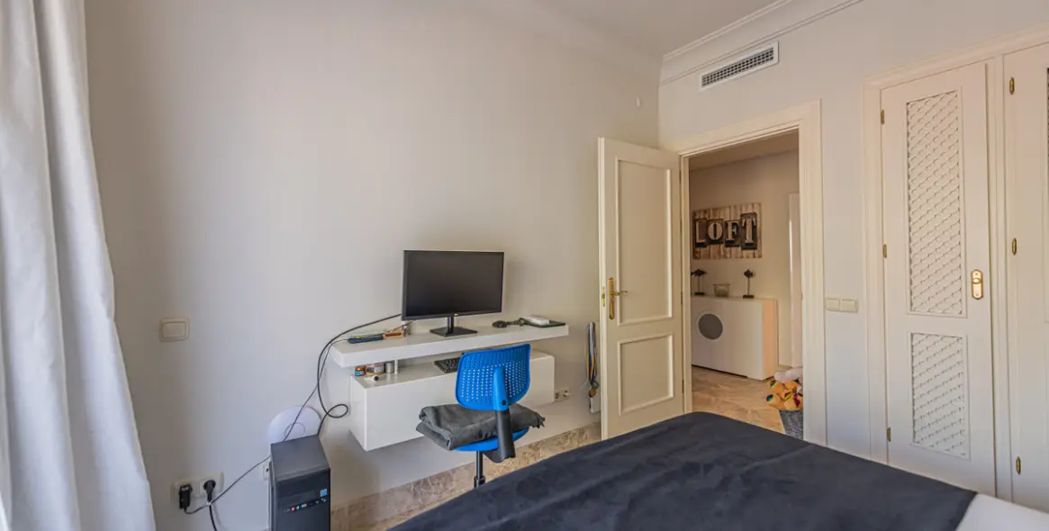 Sale of middle floor apartment in Nueva Andalucía 13