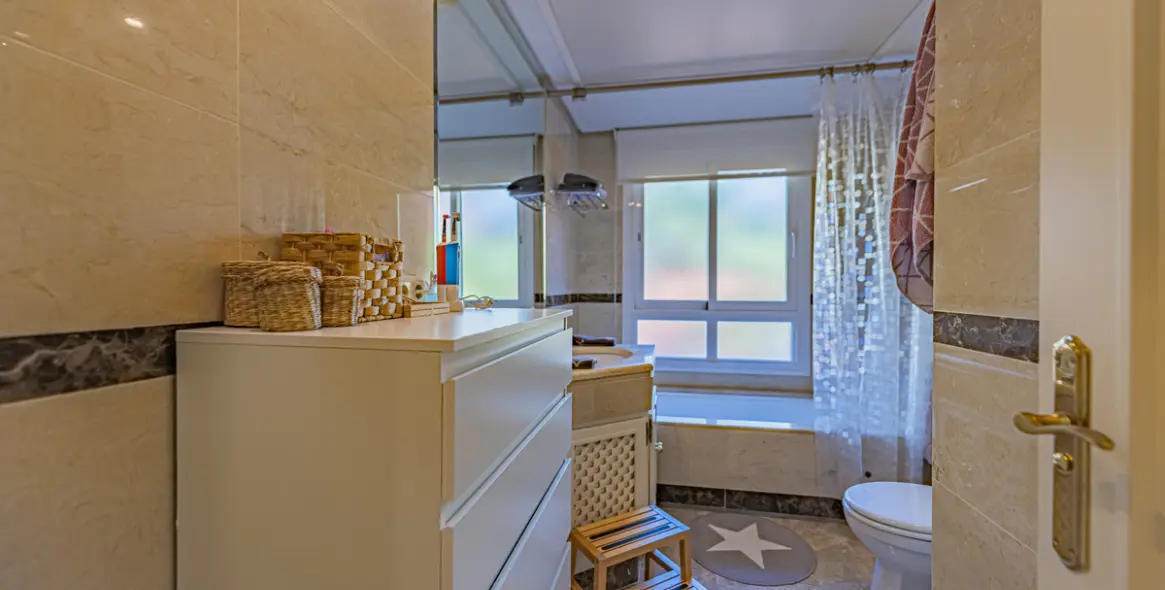 Sale of middle floor apartment in Nueva Andalucía 14