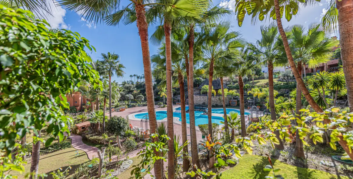 Sale of middle floor apartment in Nueva Andalucía 18