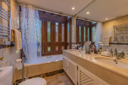 Image 6 thumb