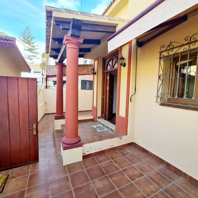 Продажа дома на две семьи в Fuengirola