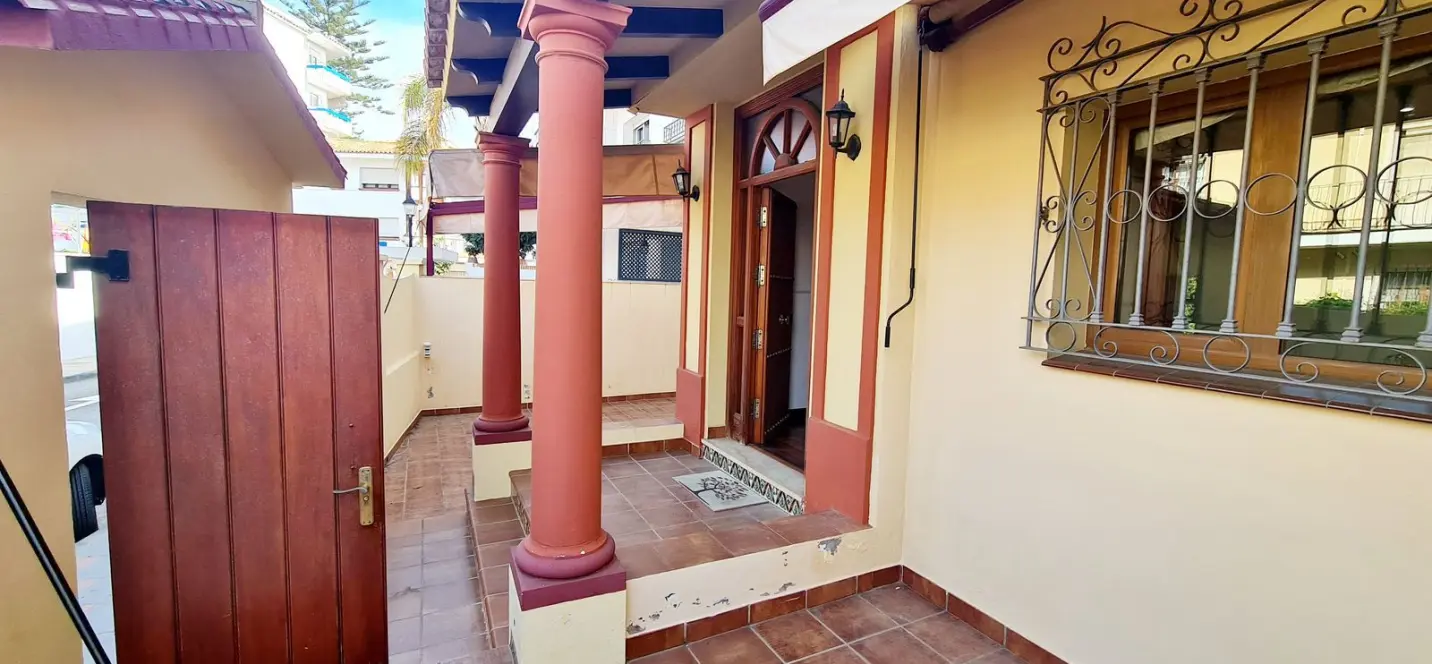 Продажа дома на две семьи в Fuengirola 0