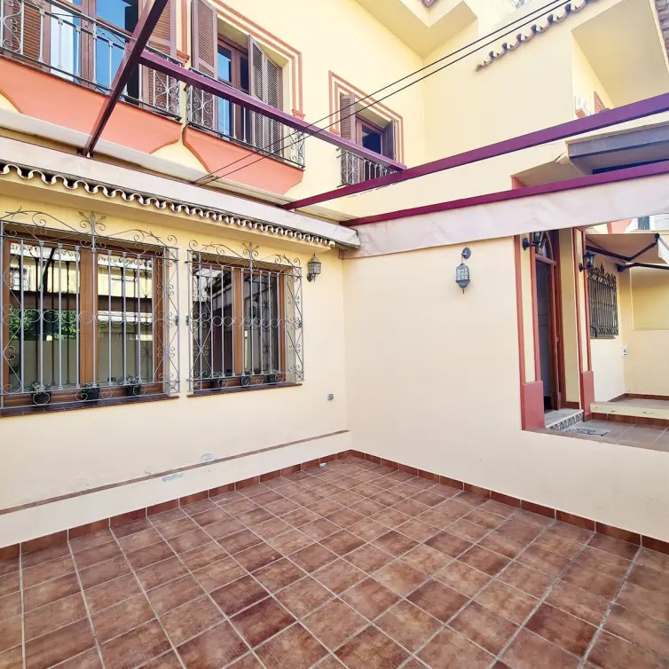 Продажа дома на две семьи в Fuengirola