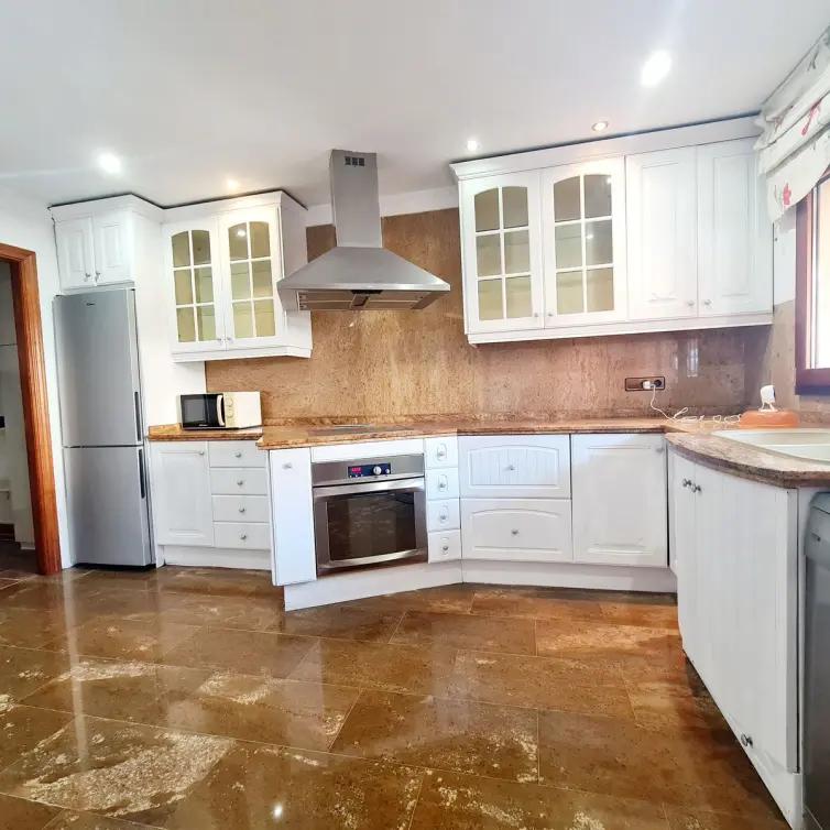 Продажа дома на две семьи в Fuengirola
