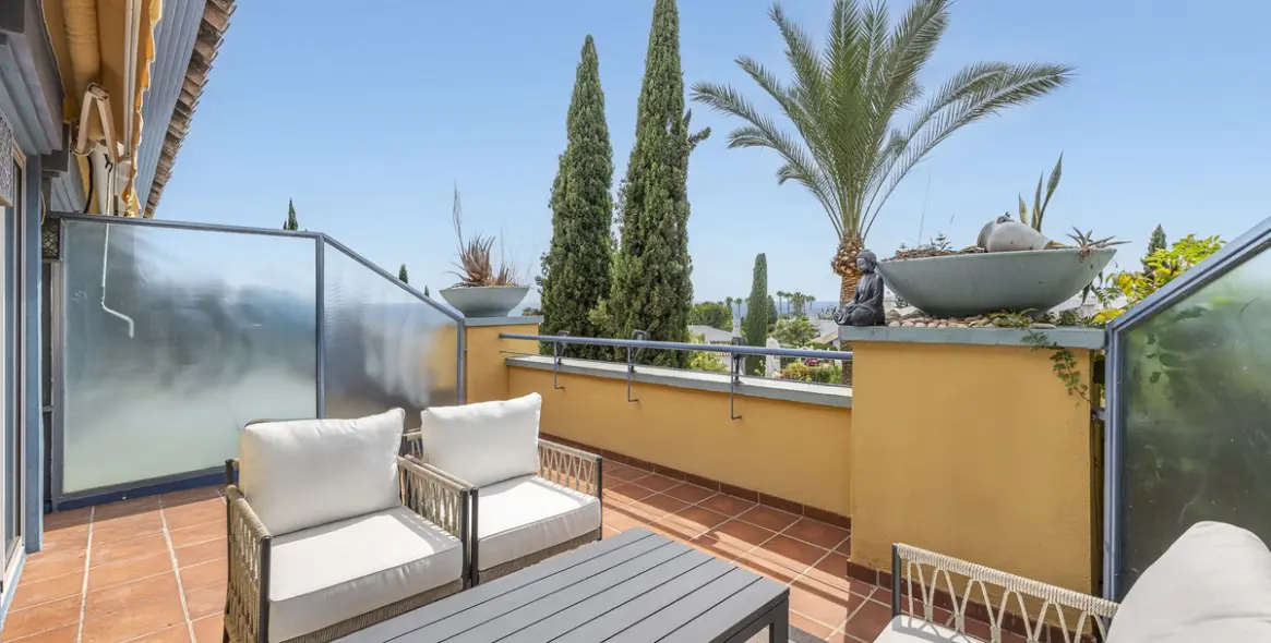 Sale of penthouse duplex in Marbella East (district Bahia De Marbella) 2