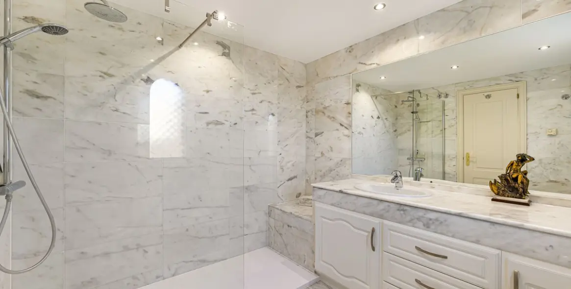 Sale of penthouse duplex in Marbella East (district Bahia De Marbella) 6