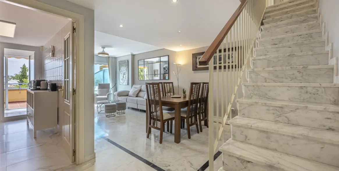 Sale of penthouse duplex in Bahía de Marbella 12