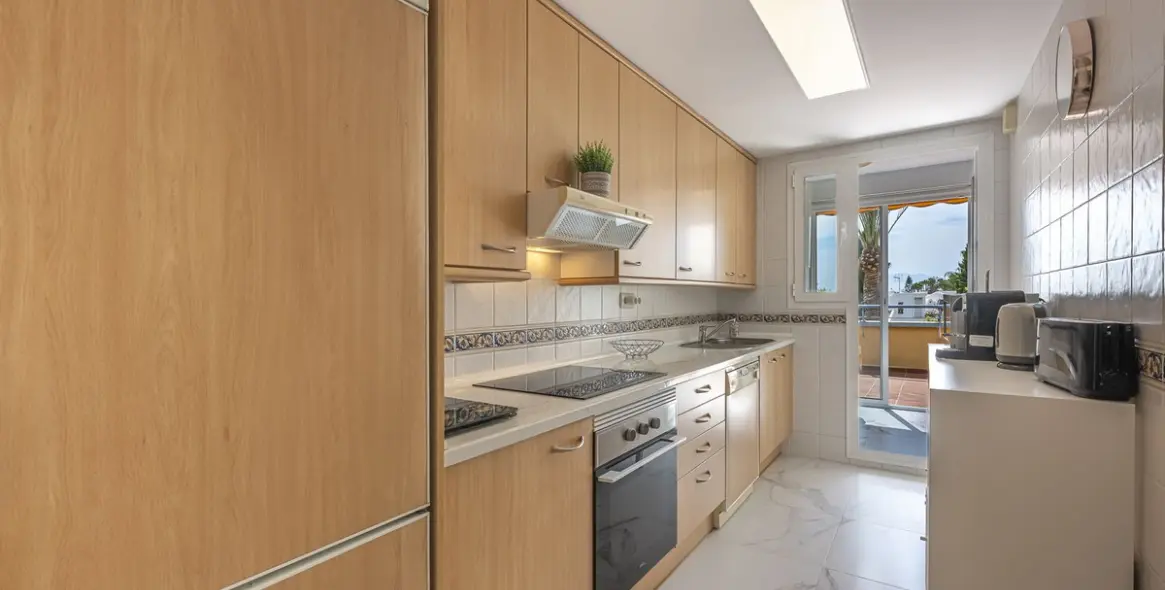 Sale of penthouse duplex in Bahía de Marbella 16