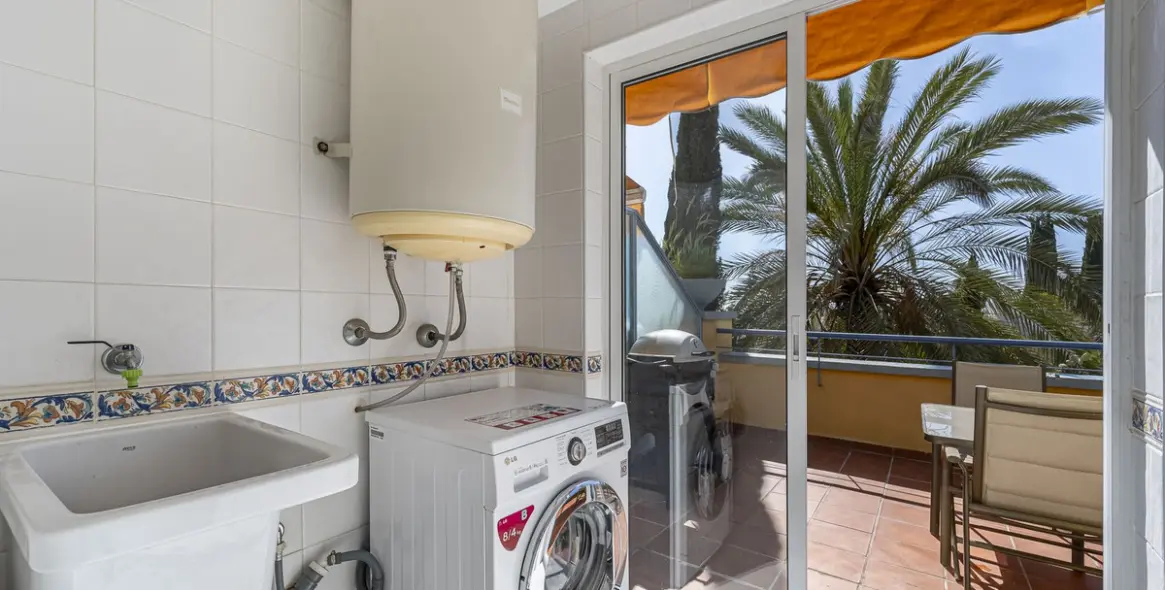 Sale of penthouse duplex in Bahía de Marbella 18