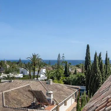 Sale of penthouse duplex in Bahía de Marbella