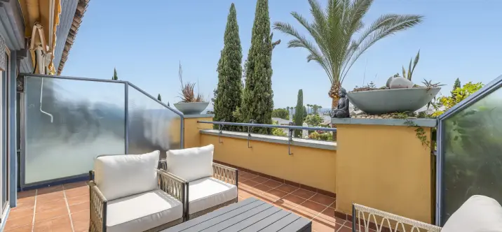 Sale of penthouse duplex in Bahía de Marbella 1