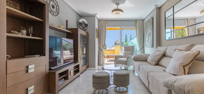 Sale of penthouse duplex in Bahía de Marbella 3
