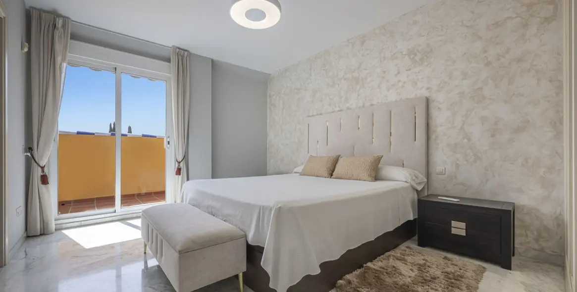 Sale of penthouse duplex in Bahía de Marbella 5