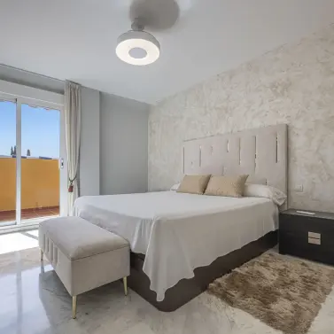 Sale of penthouse duplex in Bahía de Marbella