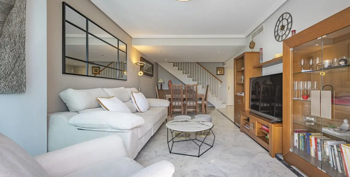 Sale of penthouse duplex in Bahía de Marbella 8