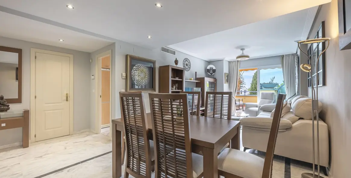 Sale of penthouse duplex in Bahía de Marbella 11