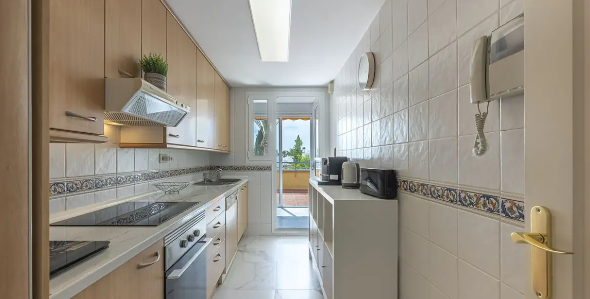 Sale of penthouse duplex in Bahía de Marbella 13